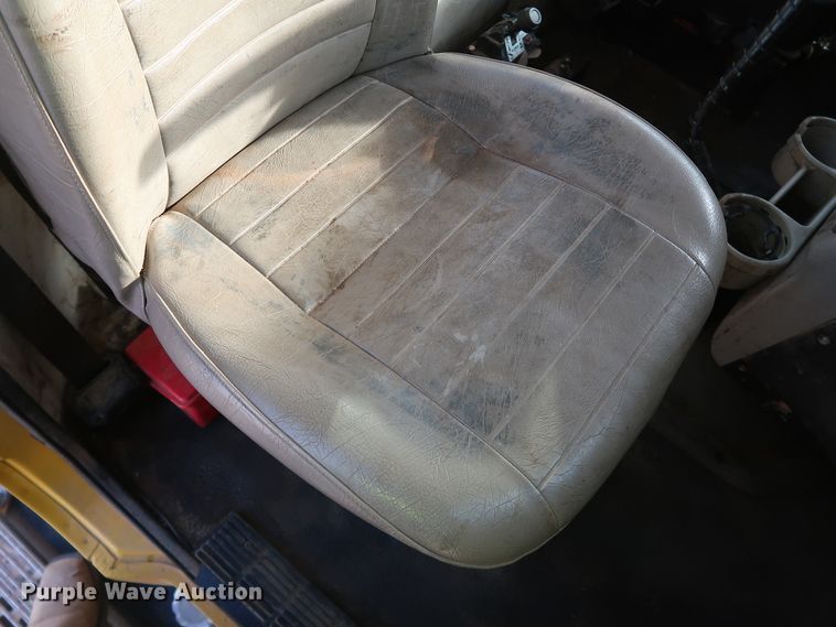 image for item DK3586 2006 Mack CHN613  semi truck