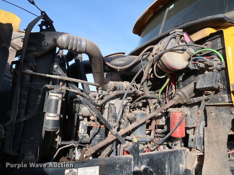 image for item DK3586 2006 Mack CHN613  semi truck