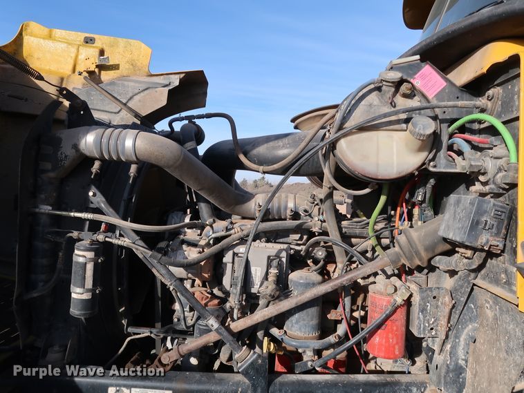 image for item DK3586 2006 Mack CHN613  semi truck