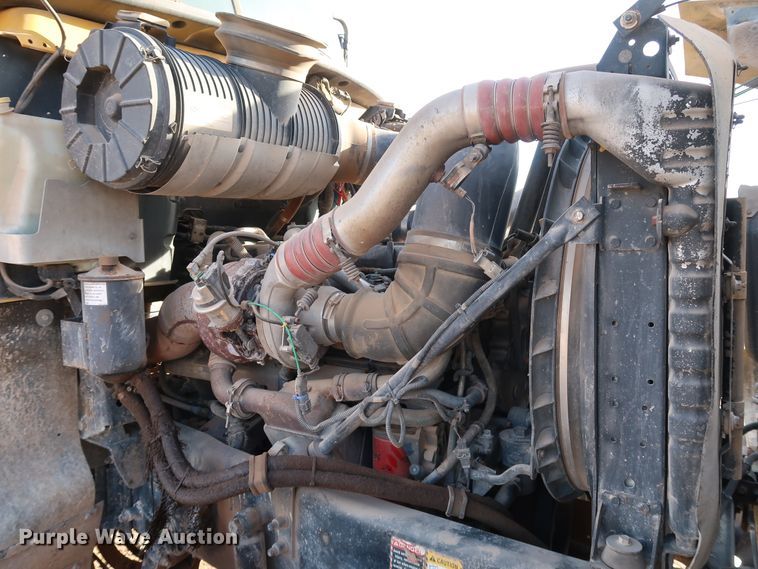 image for item DK3586 2006 Mack CHN613  semi truck