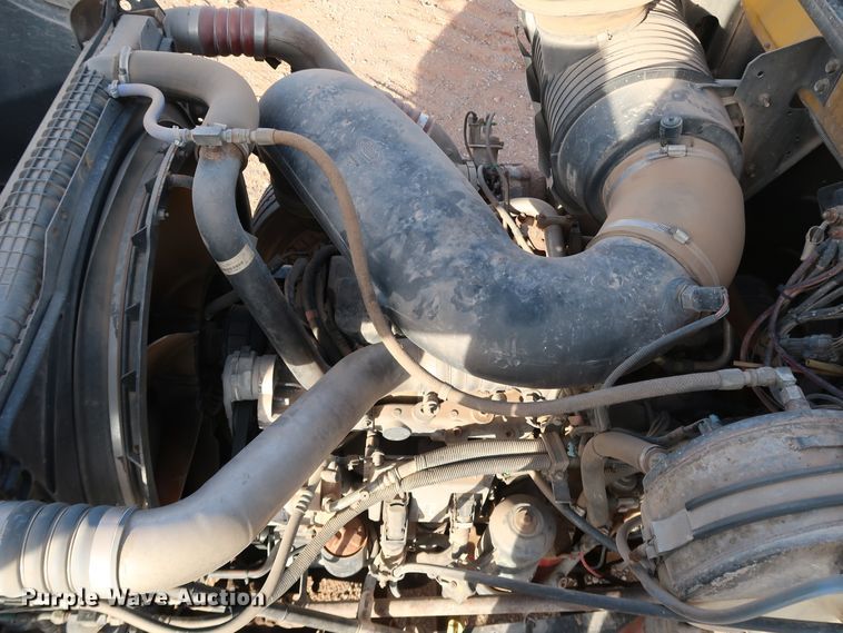 image for item DK3586 2006 Mack CHN613  semi truck