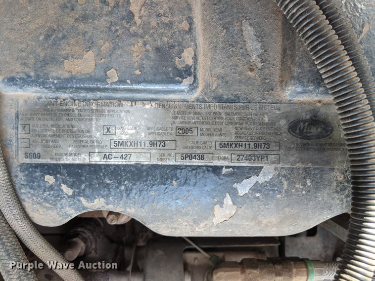 image for item DK3586 2006 Mack CHN613  semi truck