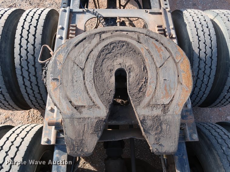 image for item DK3586 2006 Mack CHN613  semi truck