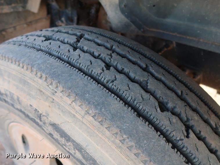 image for item DK3586 2006 Mack CHN613  semi truck