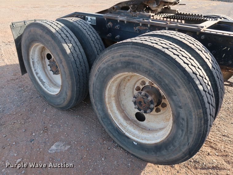 image for item DK3586 2006 Mack CHN613  semi truck