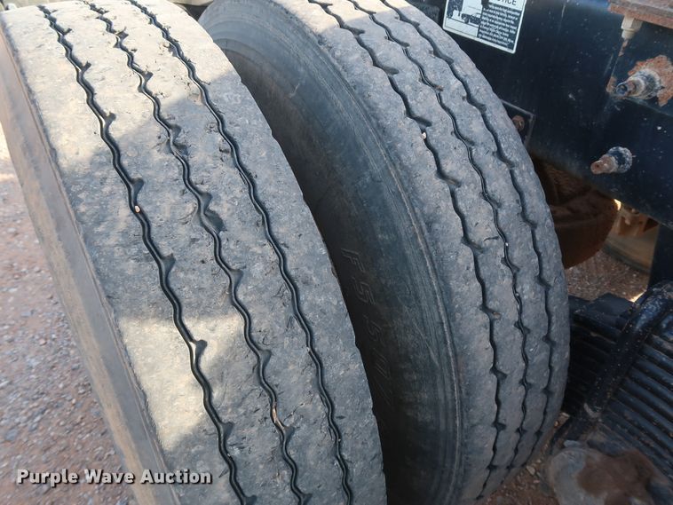 image for item DK3586 2006 Mack CHN613  semi truck