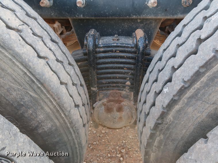 image for item DK3586 2006 Mack CHN613  semi truck