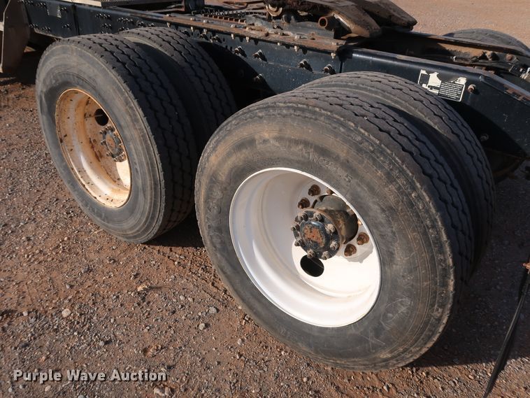 image for item DK3586 2006 Mack CHN613  semi truck