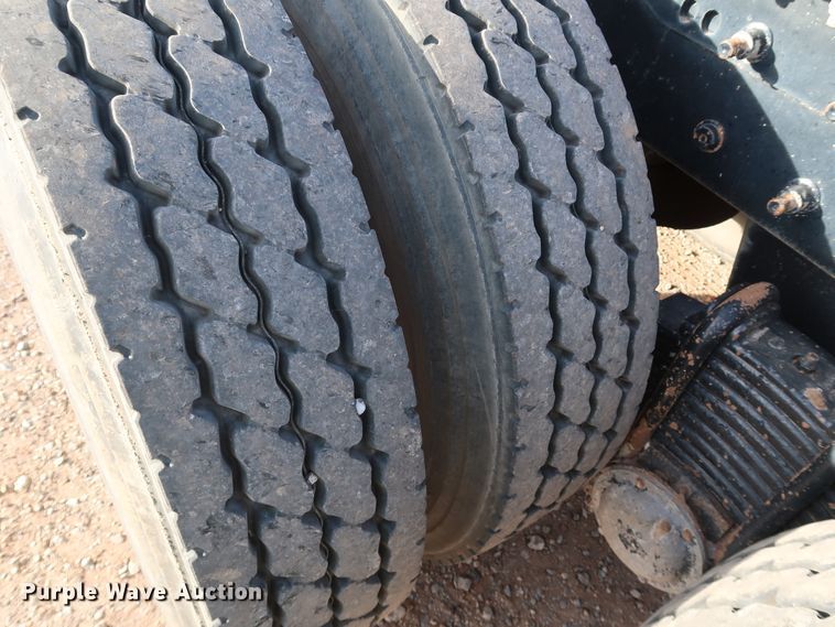 image for item DK3586 2006 Mack CHN613  semi truck