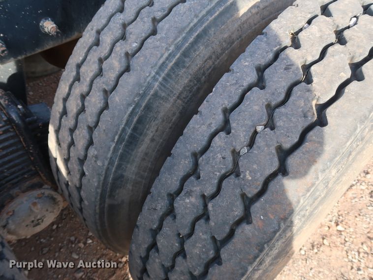 image for item DK3586 2006 Mack CHN613  semi truck