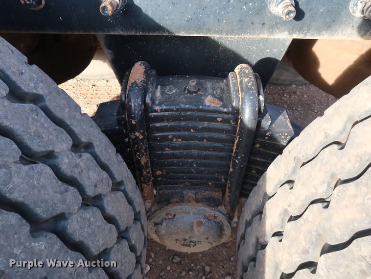 image for item DK3586 2006 Mack CHN613  semi truck