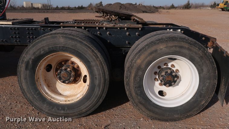 image for item DK3586 2006 Mack CHN613  semi truck