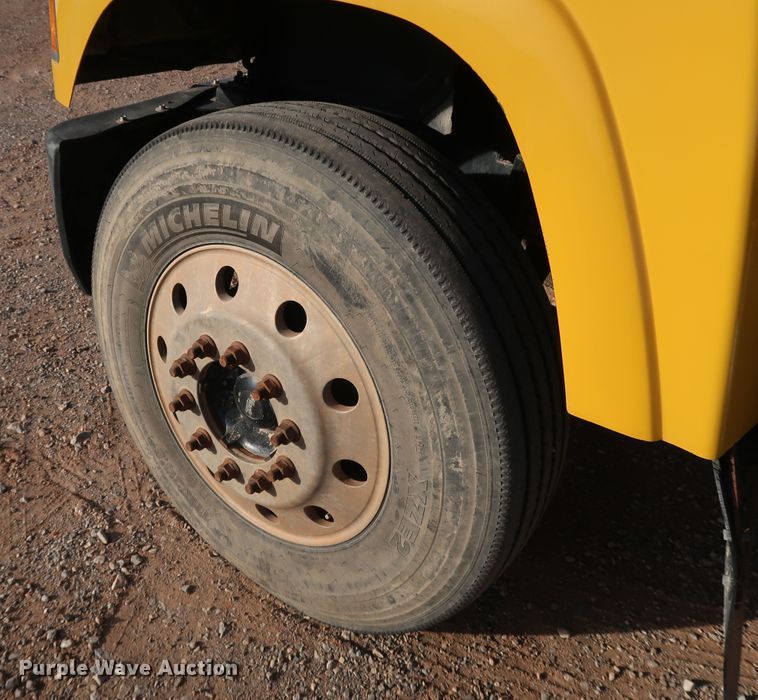 image for item DK3586 2006 Mack CHN613  semi truck