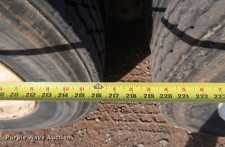 image for item DK3586 2006 Mack CHN613  semi truck