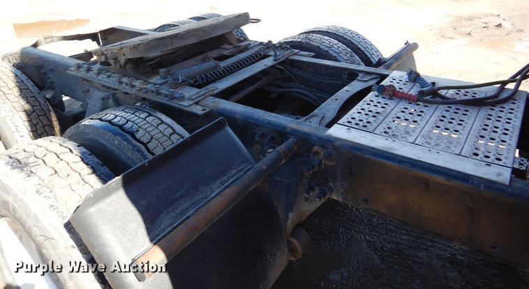 image for item DK4246 2013 Freightliner Cascadia 125  semi truck