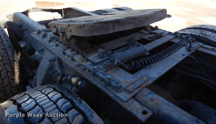 image for item DK4246 2013 Freightliner Cascadia 125  semi truck