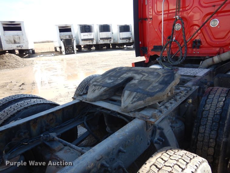 image for item DK4246 2013 Freightliner Cascadia 125  semi truck