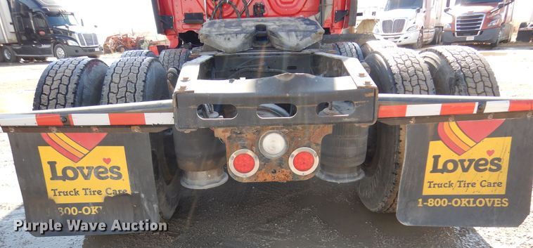 image for item DK4246 2013 Freightliner Cascadia 125  semi truck