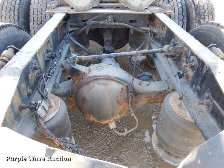 image for item DK4246 2013 Freightliner Cascadia 125  semi truck