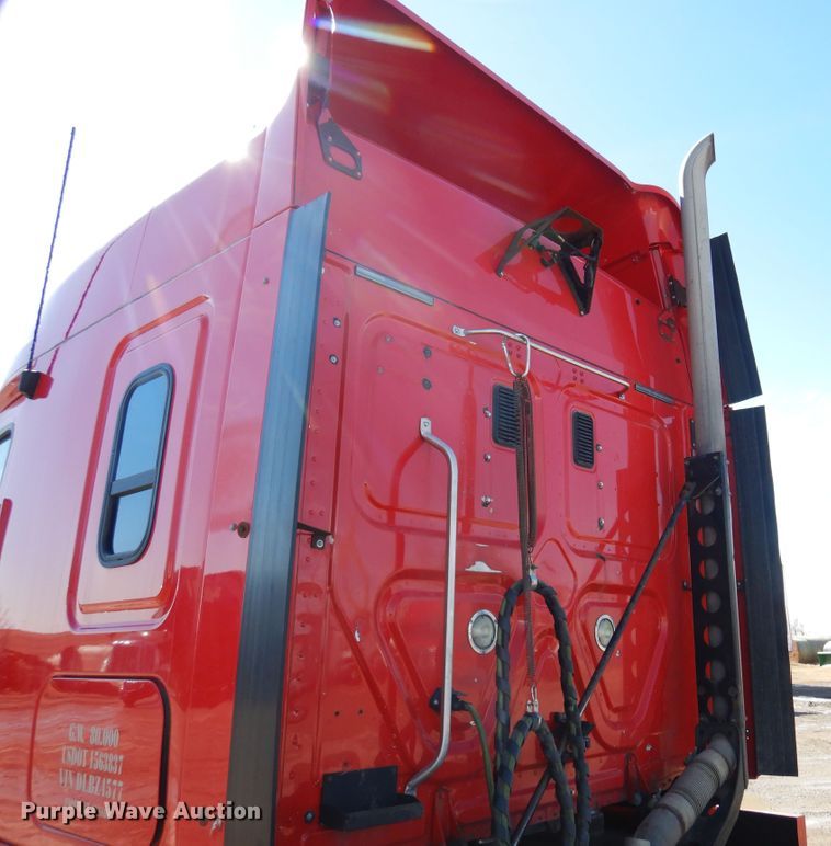 image for item DK4246 2013 Freightliner Cascadia 125  semi truck