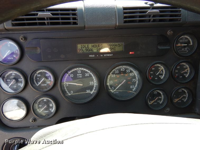 image for item DK4246 2013 Freightliner Cascadia 125  semi truck