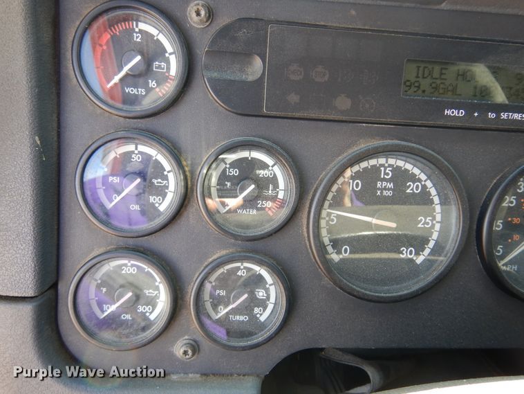 image for item DK4246 2013 Freightliner Cascadia 125  semi truck