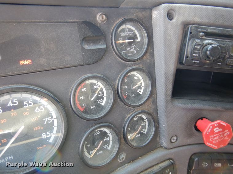 image for item DK4246 2013 Freightliner Cascadia 125  semi truck