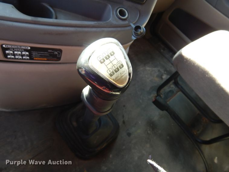 image for item DK4246 2013 Freightliner Cascadia 125  semi truck