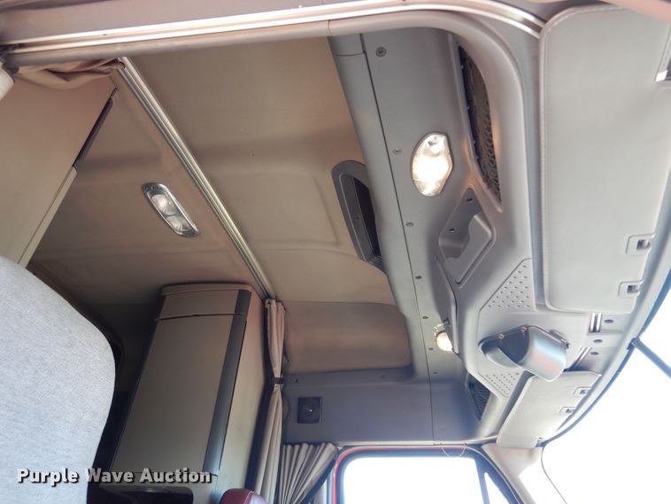 image for item DK4246 2013 Freightliner Cascadia 125  semi truck