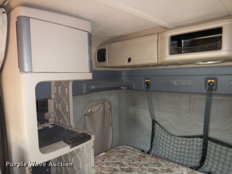 image for item DK4246 2013 Freightliner Cascadia 125  semi truck