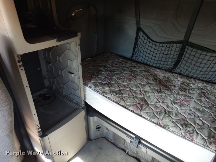 image for item DK4246 2013 Freightliner Cascadia 125  semi truck