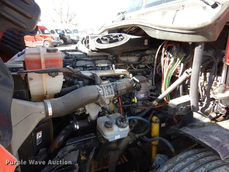 image for item DK4246 2013 Freightliner Cascadia 125  semi truck