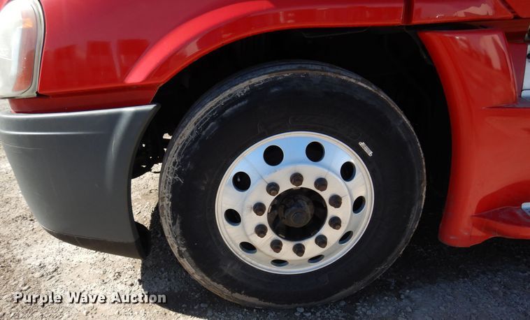 image for item DK4246 2013 Freightliner Cascadia 125  semi truck