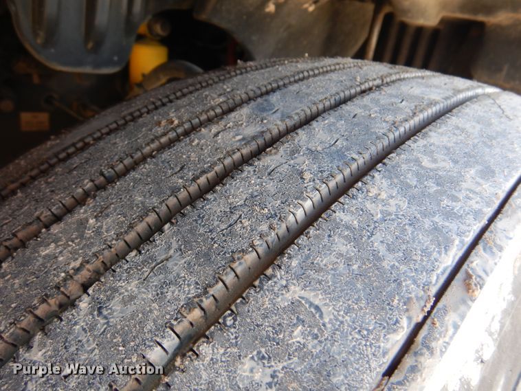 image for item DK4246 2013 Freightliner Cascadia 125  semi truck