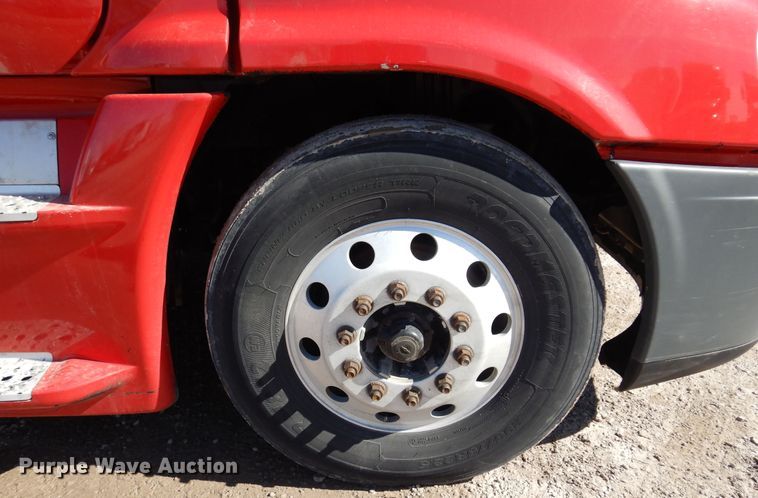 image for item DK4246 2013 Freightliner Cascadia 125  semi truck