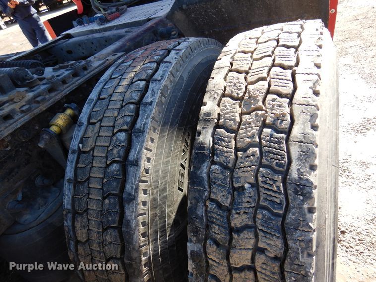 image for item DK4246 2013 Freightliner Cascadia 125  semi truck