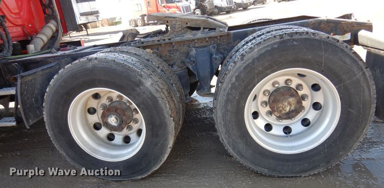 image for item DK4246 2013 Freightliner Cascadia 125  semi truck