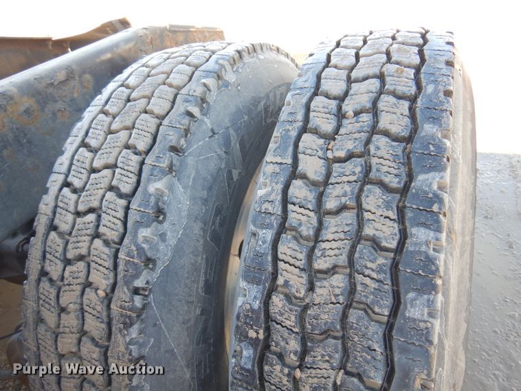 image for item DK4246 2013 Freightliner Cascadia 125  semi truck