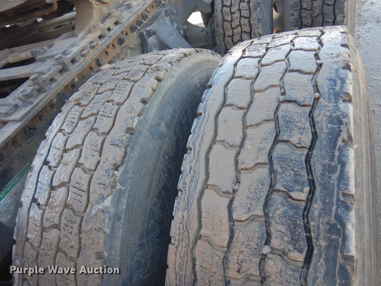 image for item DK4246 2013 Freightliner Cascadia 125  semi truck