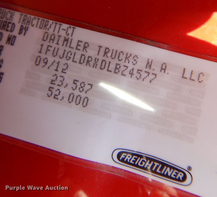 image for item DK4246 2013 Freightliner Cascadia 125  semi truck