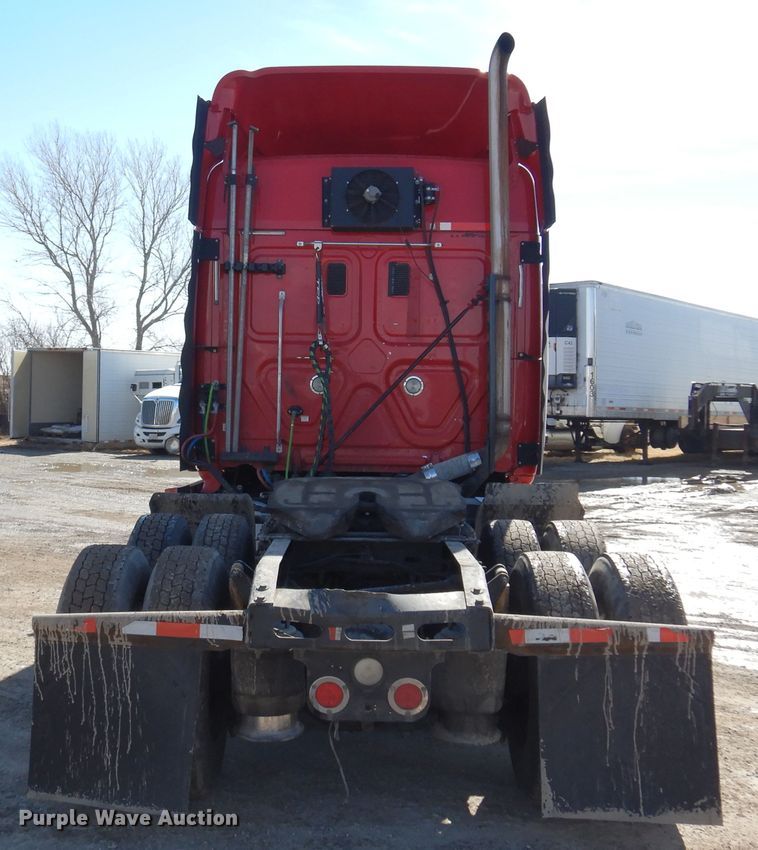 image for item DK4247 2013 Freightliner Cascadia 125  semi truck