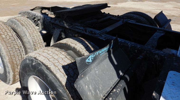 image for item DK4247 2013 Freightliner Cascadia 125  semi truck