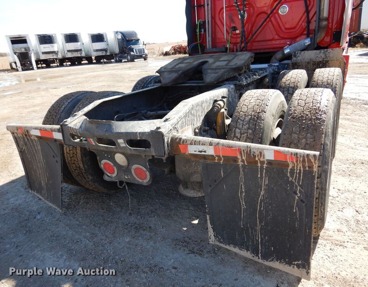 image for item DK4247 2013 Freightliner Cascadia 125  semi truck