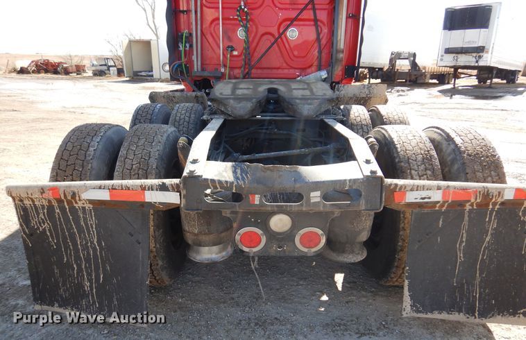 image for item DK4247 2013 Freightliner Cascadia 125  semi truck