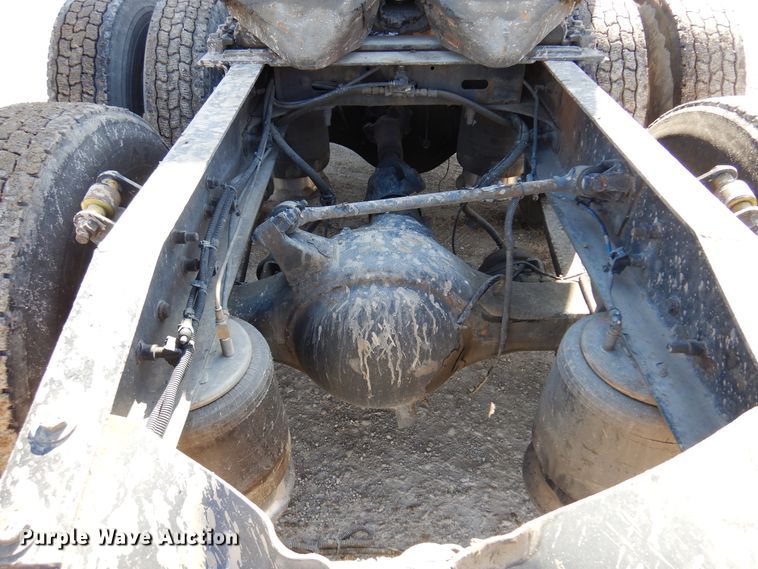 image for item DK4247 2013 Freightliner Cascadia 125  semi truck