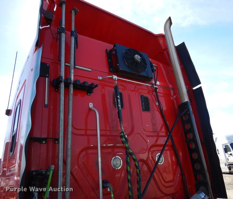 image for item DK4247 2013 Freightliner Cascadia 125  semi truck