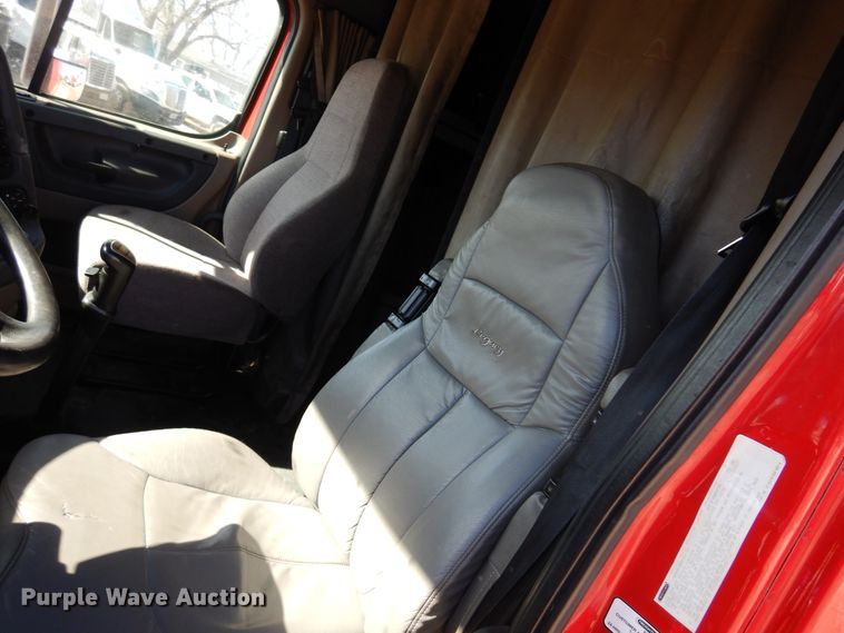 image for item DK4247 2013 Freightliner Cascadia 125  semi truck