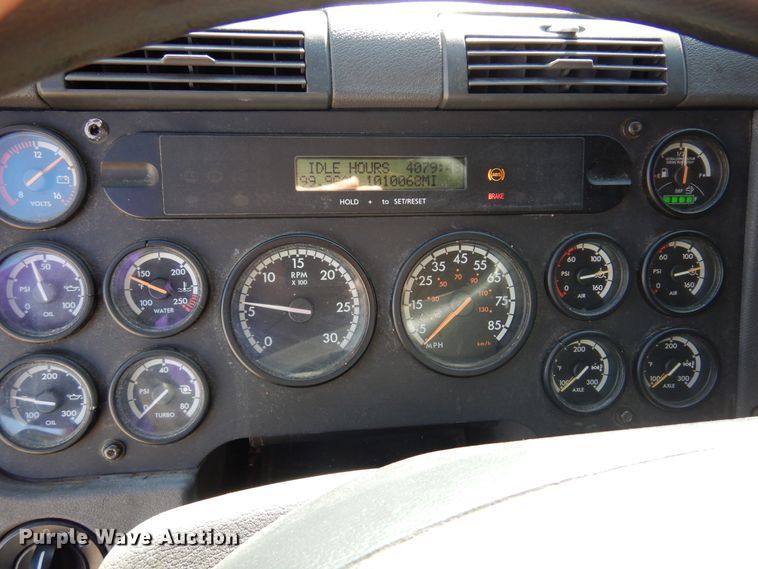 image for item DK4247 2013 Freightliner Cascadia 125  semi truck