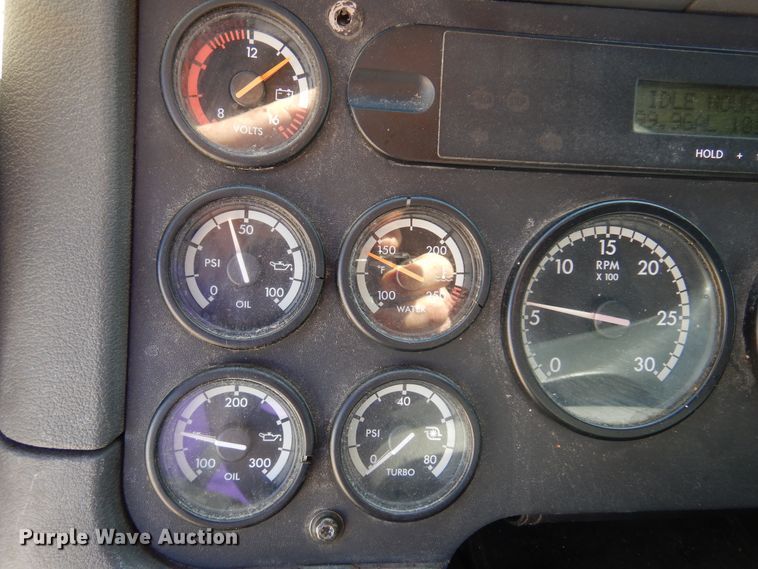 image for item DK4247 2013 Freightliner Cascadia 125  semi truck