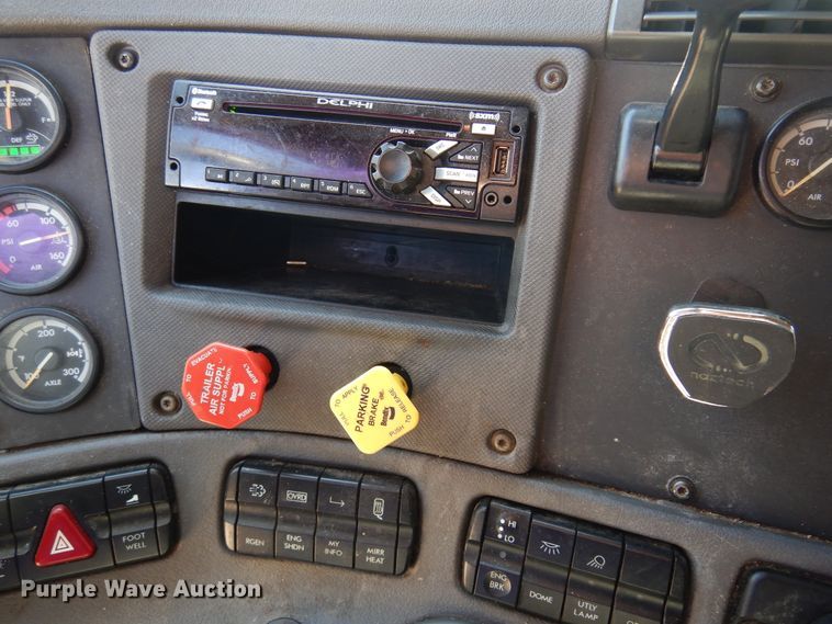 image for item DK4247 2013 Freightliner Cascadia 125  semi truck